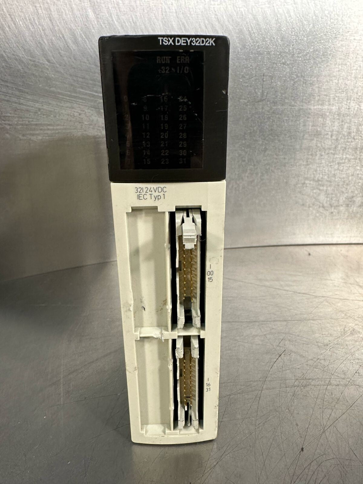 Schneider TSX Premium TSXDEY32D2K, 321 24VDC SINK CONNECTOR (6.2.2)