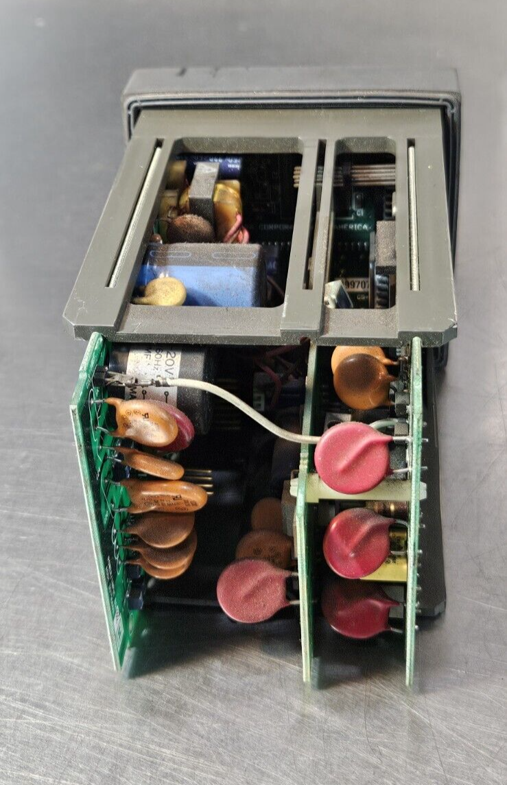 Honeywell DC300K-E-2B0-20-0000-0 Temperature Control                    (BIN635)