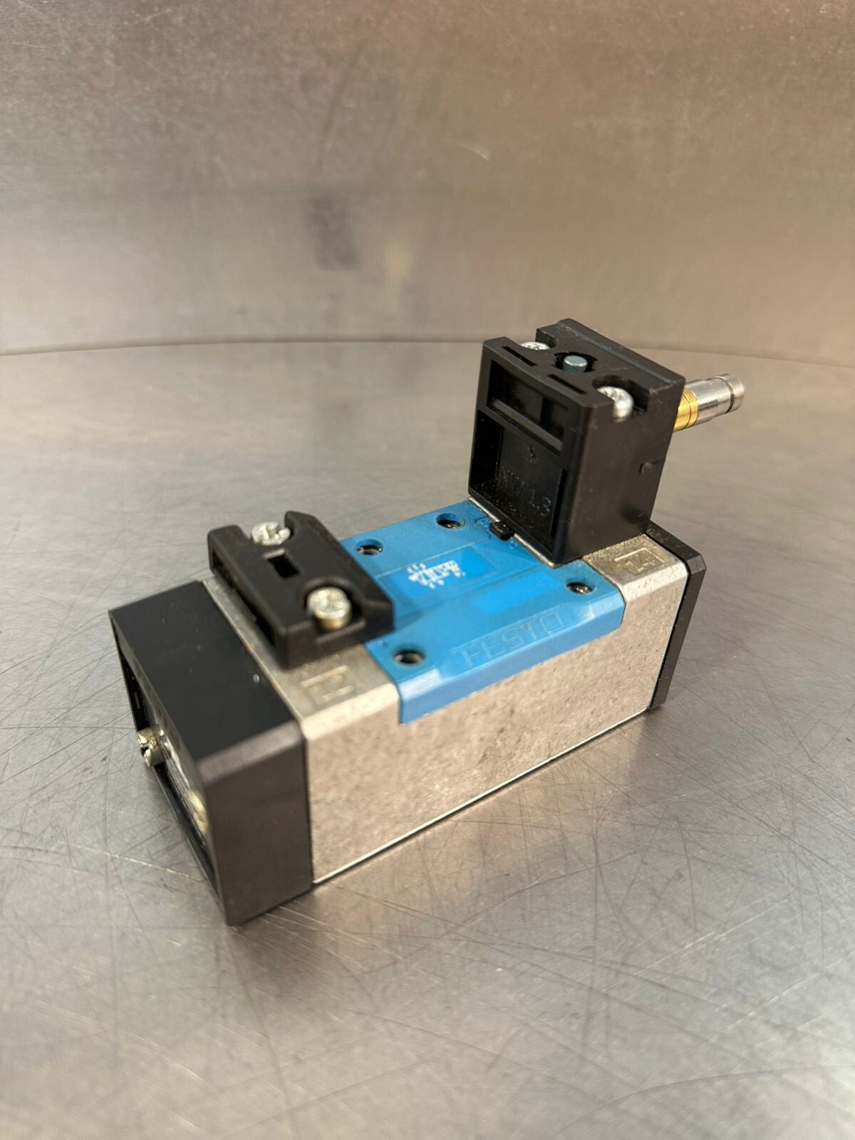 Festo MN1H-5/2-D-1-FR-C Solenoid Valve, 45-145psi, 3-10bar        (1.1.1)