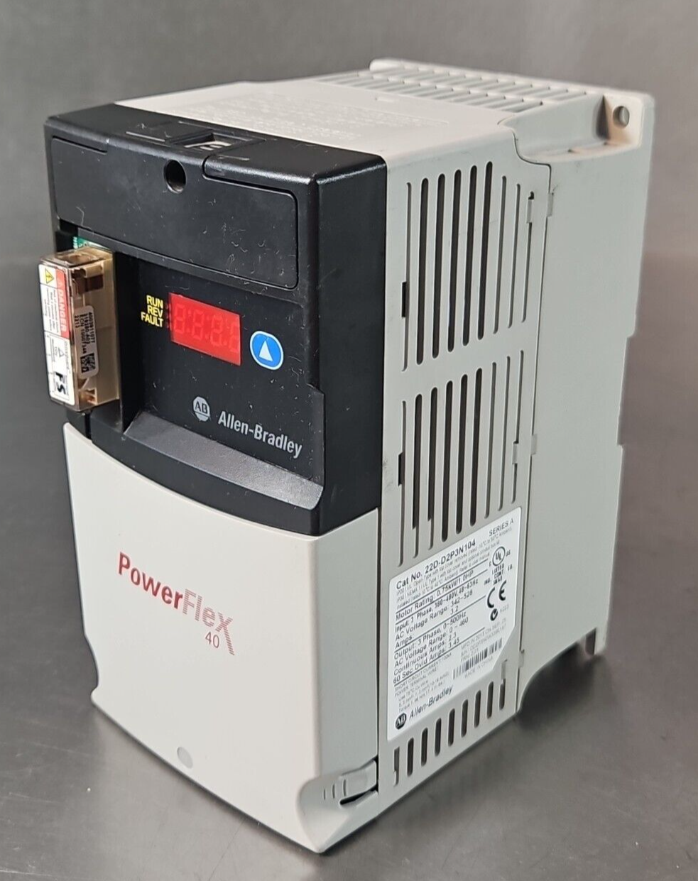 Allen Bradley 22D-D2P3N104 Serie A PowerFlex 40  0.75 KW (1 HP)         (BIN545)