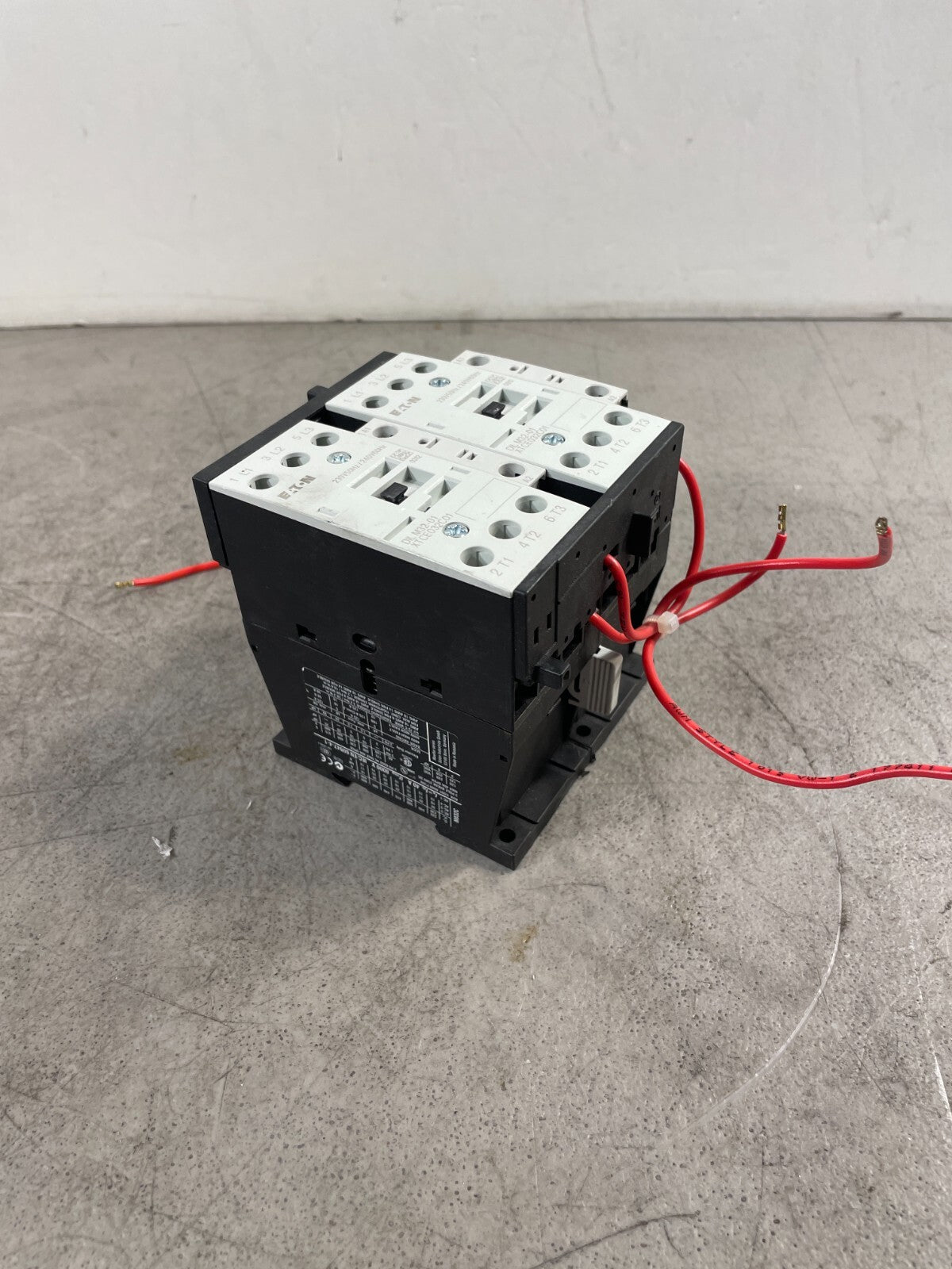 Eaton DilM32-01 XTCE032C01  240V 60Hz 3-Pole AC/DC Electric Contact @3.3.5