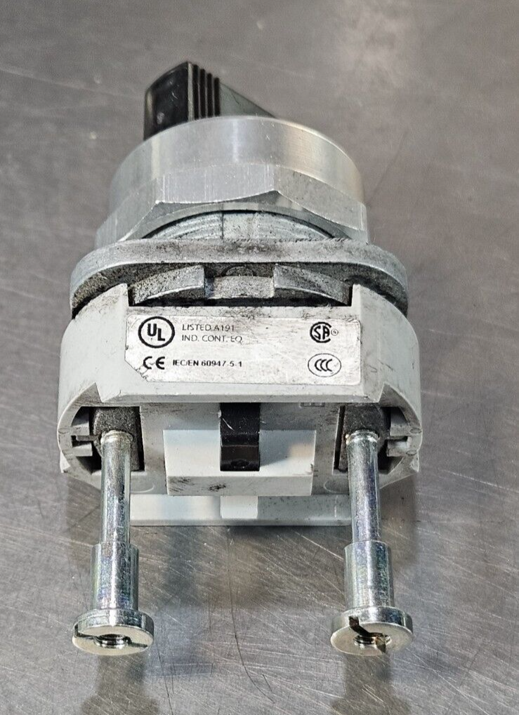 Allen Bradley 800TC-H2A4 Switch Selector                                (BIN645)