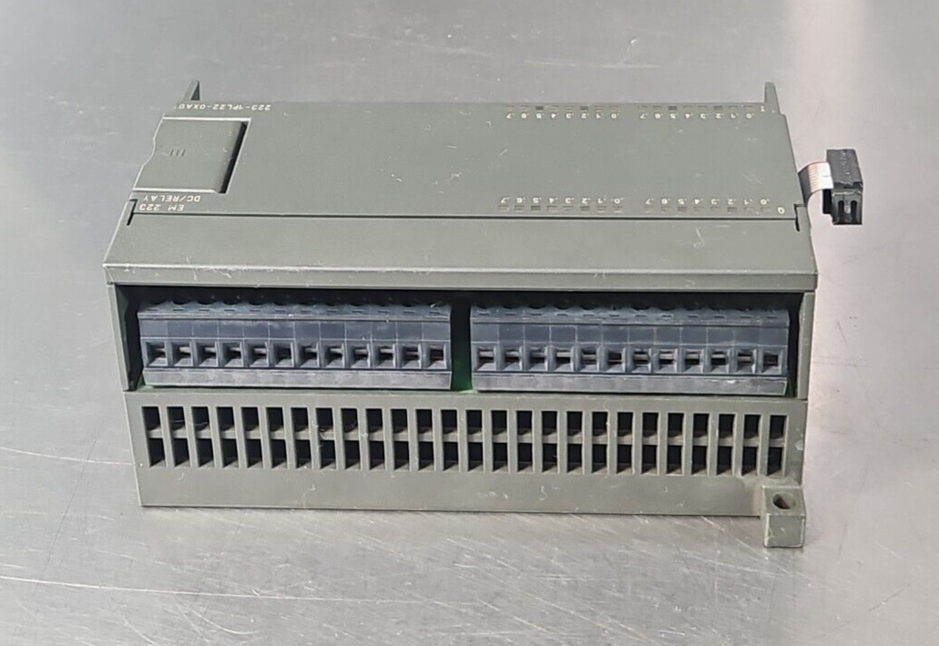 Siemens  6E57 223-1PL22-0XA0   PLC                                (BIN642)