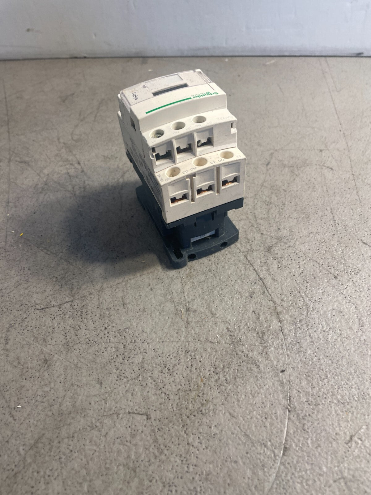 Schneider Electric CAD32 10A, Ui 690V, 50/60Hz, Uimp 6kV Control Relay @1D