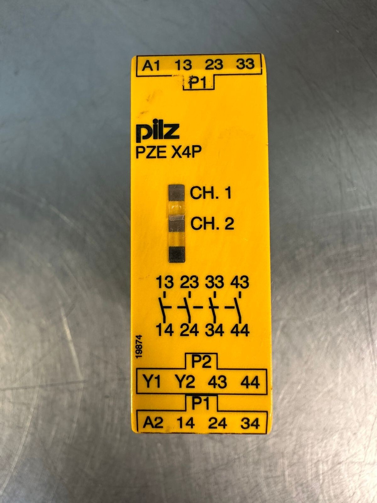 Pilz 777585 PZE X4P SAFETY RELAY 24VDC 4N/O 777585                (4.3.4)