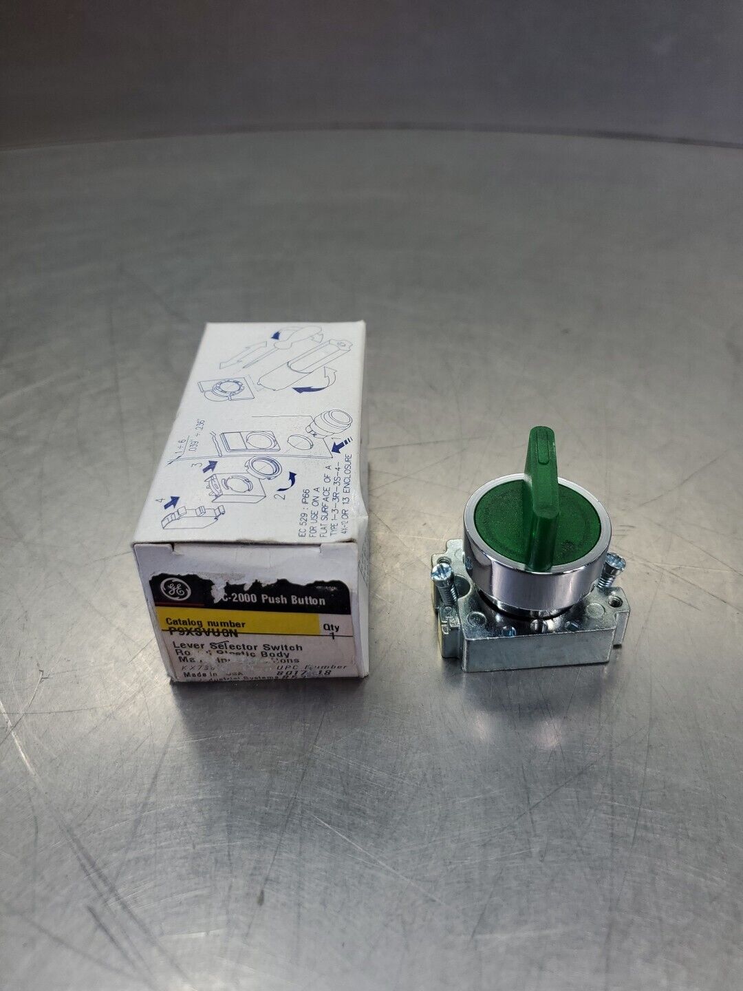 GE P9XSVU0N Selector Switch 2 Position Maintained Green Knob.              4E-36