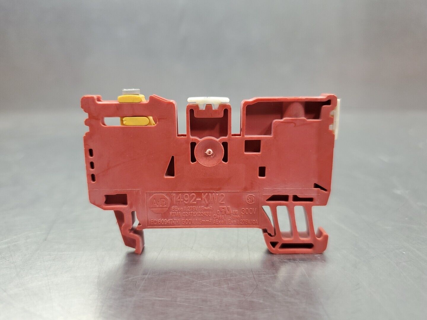 ALLEN BRADLEY 1492-KW2 300V Connector Module, Red.                         4B-43