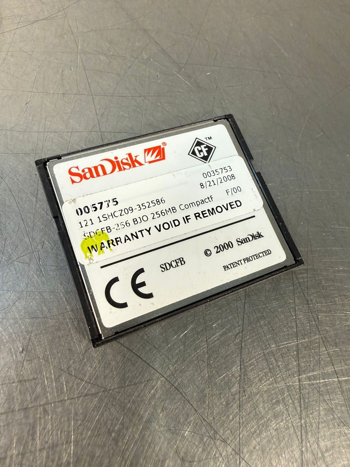Sandisk SDCFB-256   256MB  CompactFlash, 121-1SHCZ09-352586      (5.4.2)