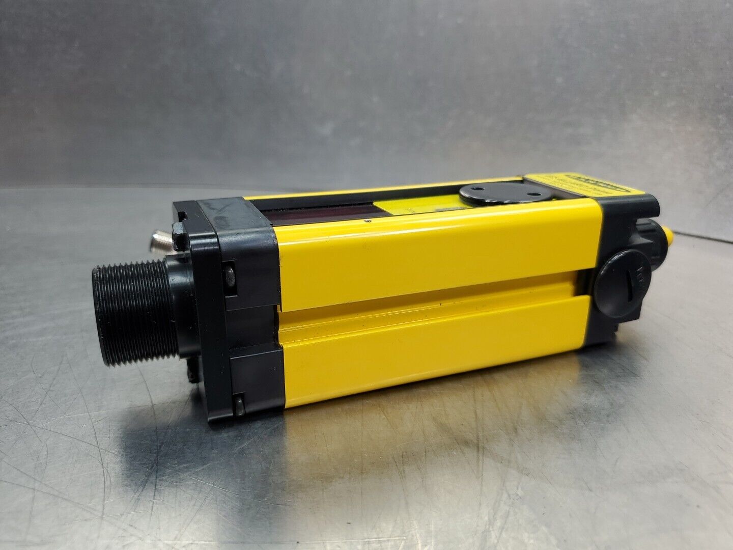 Banner SPE1 EZ-GUARD Point Single Beam Sensor, .8-20M RANGE, 24VDC.        5E-24