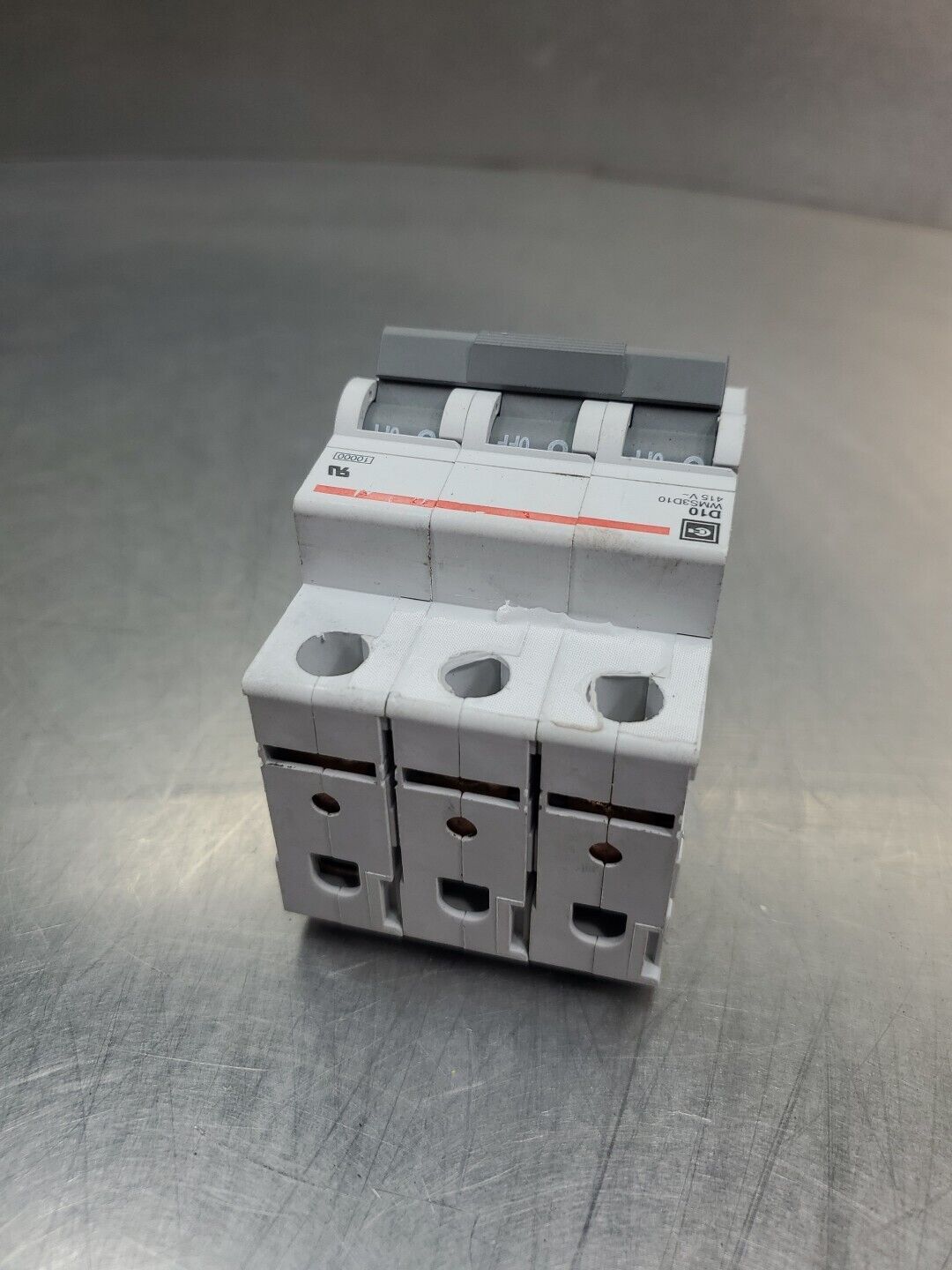 Cutler-Hammer D10 WMS3D10 3-Pole Circuit Breaker.                          4C-14