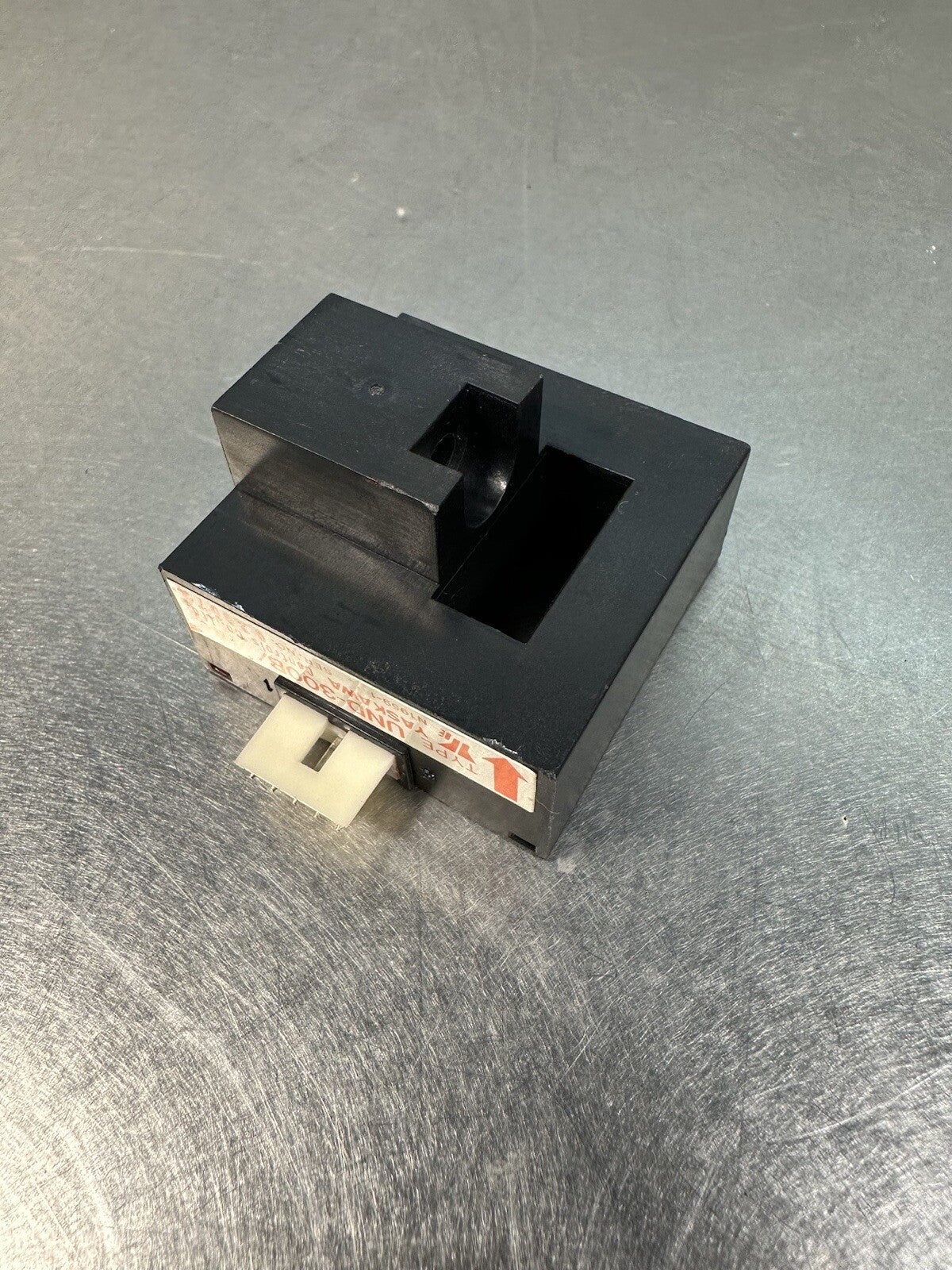 YASKAWA CURRENT TRANSFORMER MODULE UND-300B/100 (BIN-1.5.1)