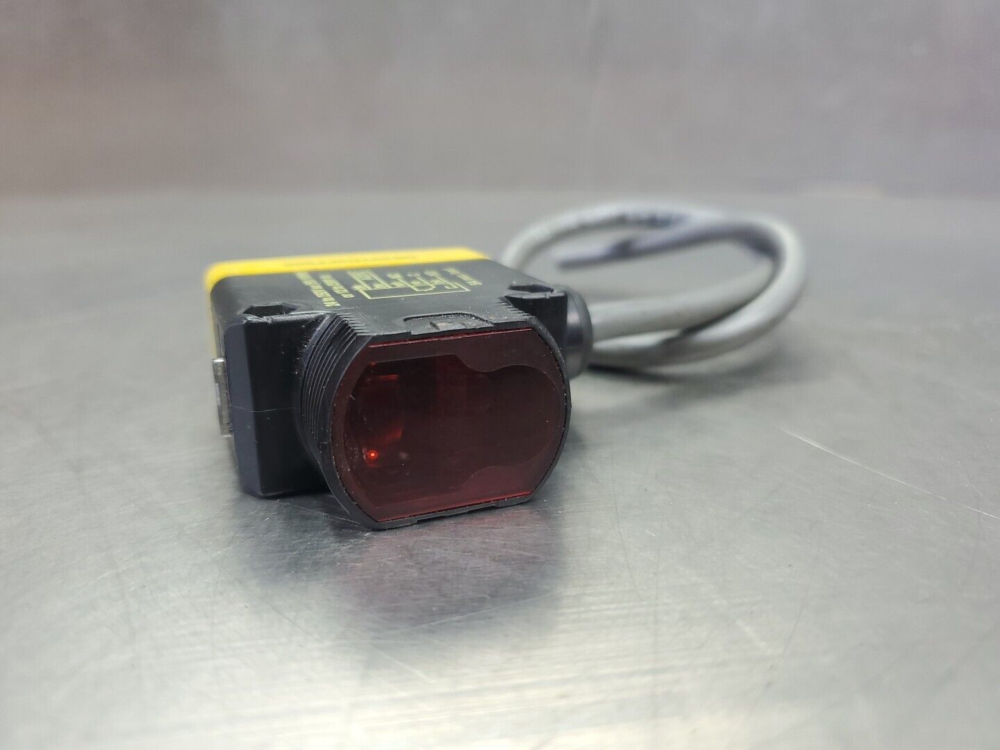 Banner QS30VR3FF600 24 to 250VAC Sensor.                                   5D-17