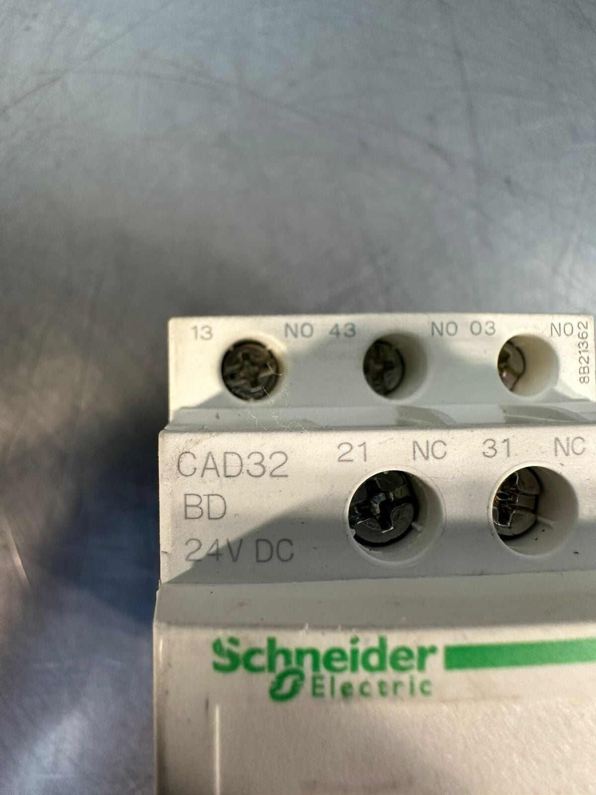 Schneider Electric Cad32BD Contactor Relay 24VDC                   (4.2.5)