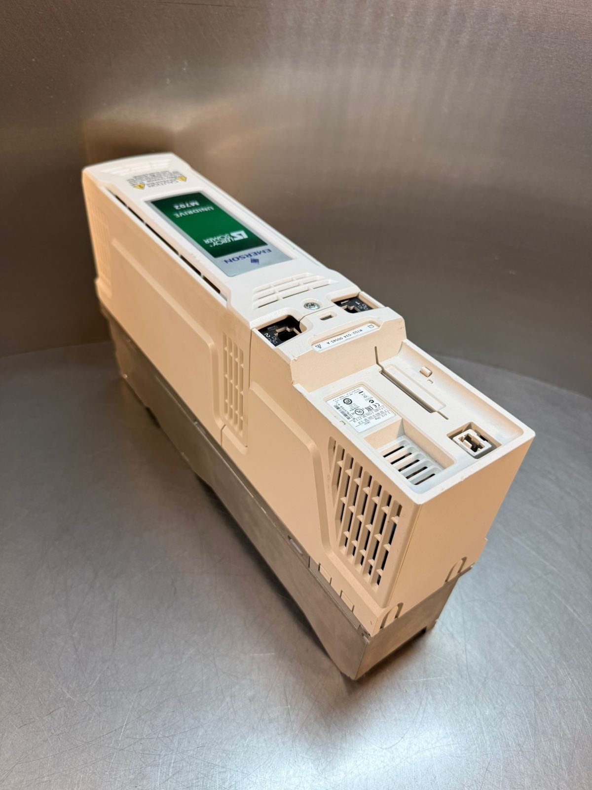 Emerson Unidrive M702-034-00045A 2.0 /3.0Hp 3Ph                    (1.4.1)