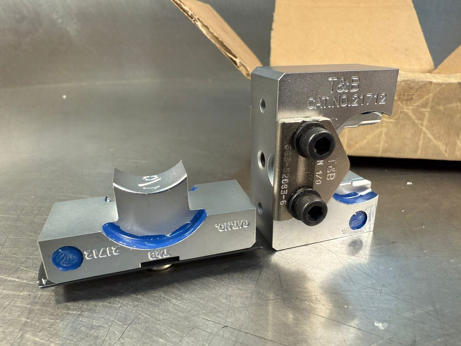 ABB THOMAS & BETTS 21712 / 21712 (BRAND NEW)      (5.4.1)