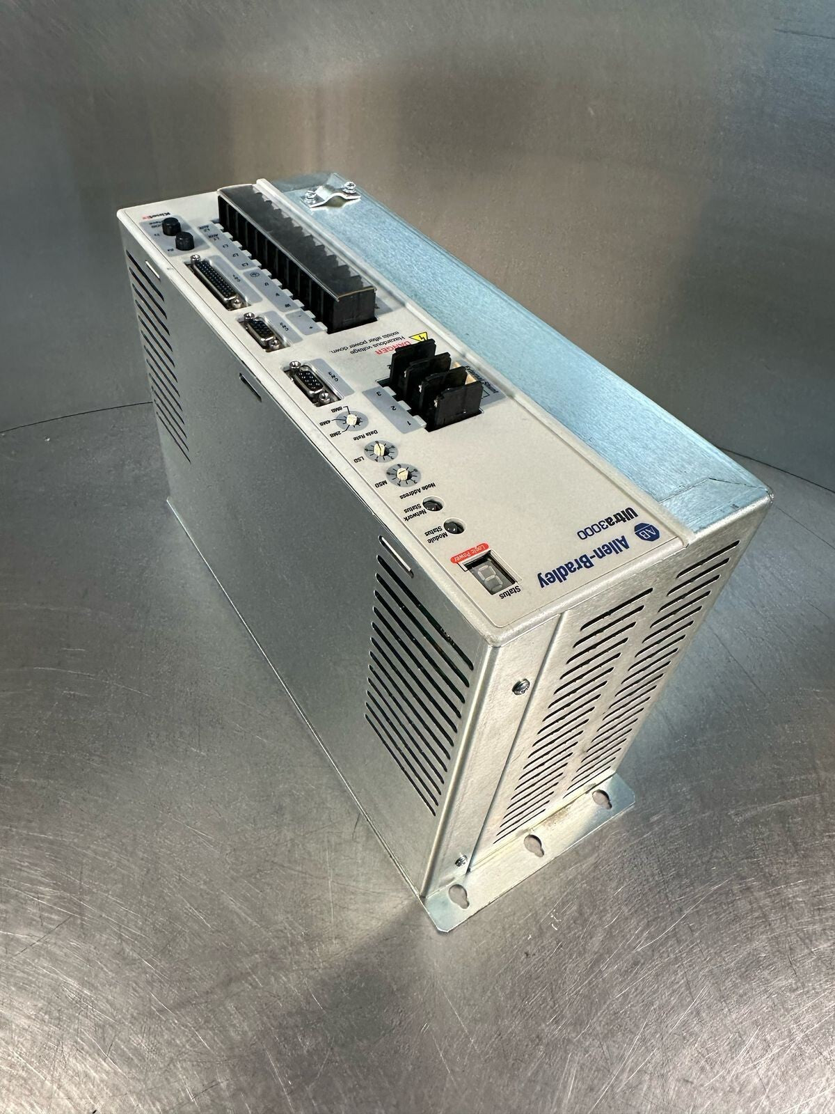 Allen Bradley 2098-DSD-HV030-SE /B 230/460Vac  Ultra3000                 (7.5.1)