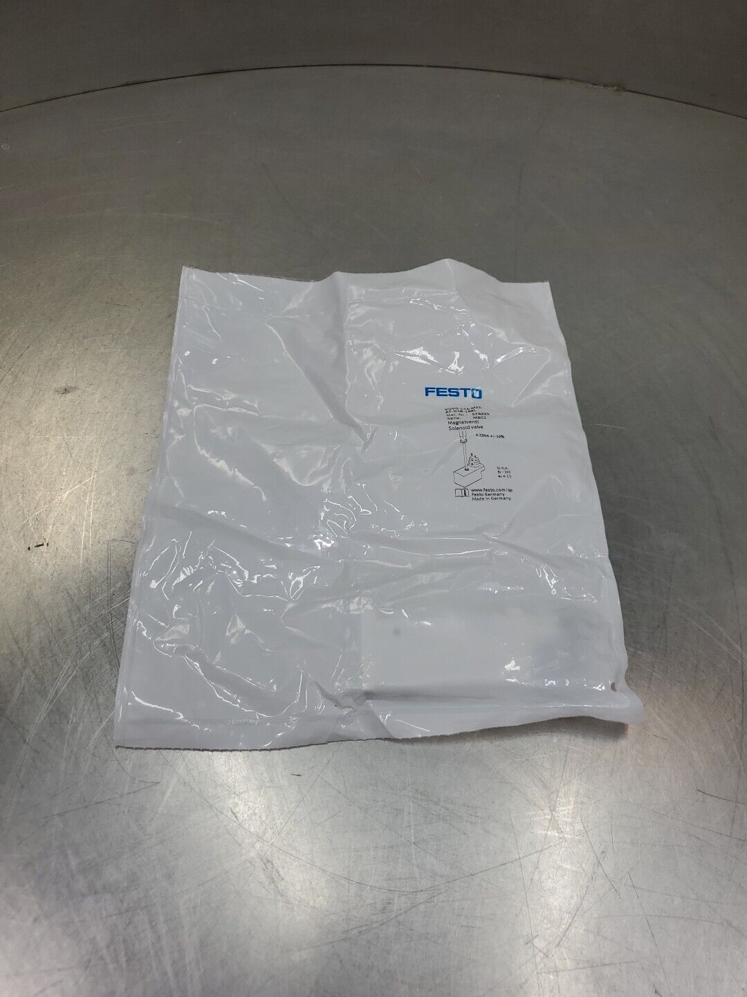 Festo VUVG-L14-M52-AT-G18-1R8L Solenoid Valve, 12/24 VDC.                   6D-2