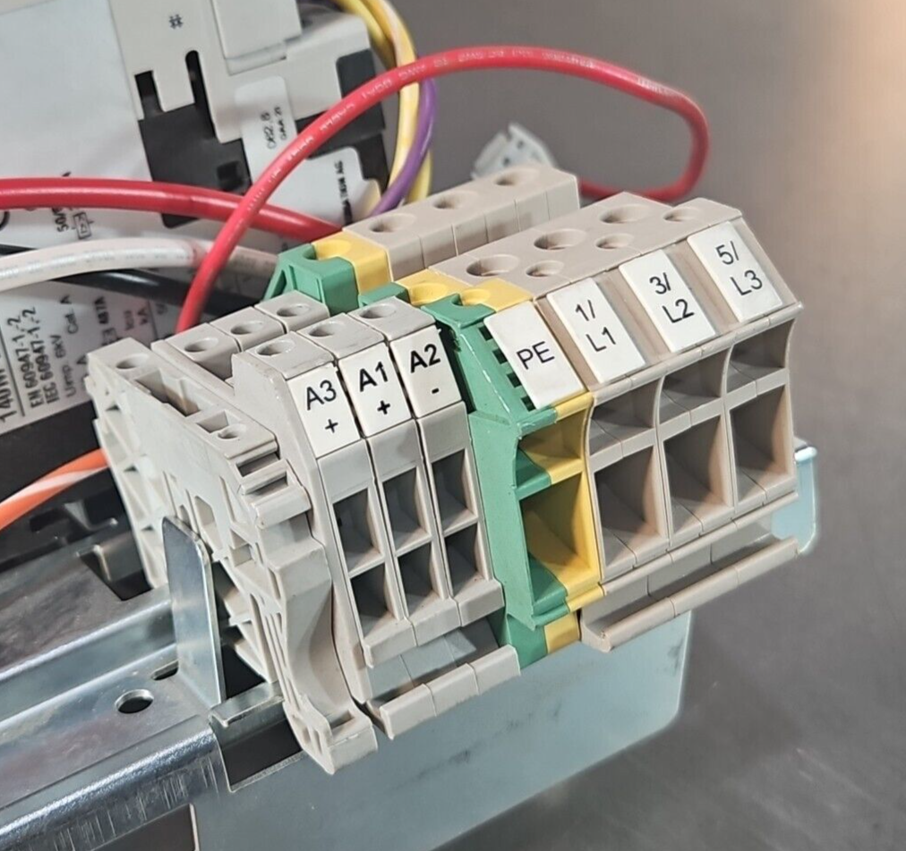 Allen Bradley 140M-D8E-C25 Motor Circuit Breaker W/140M-C-A Auxiliary    loc4A14