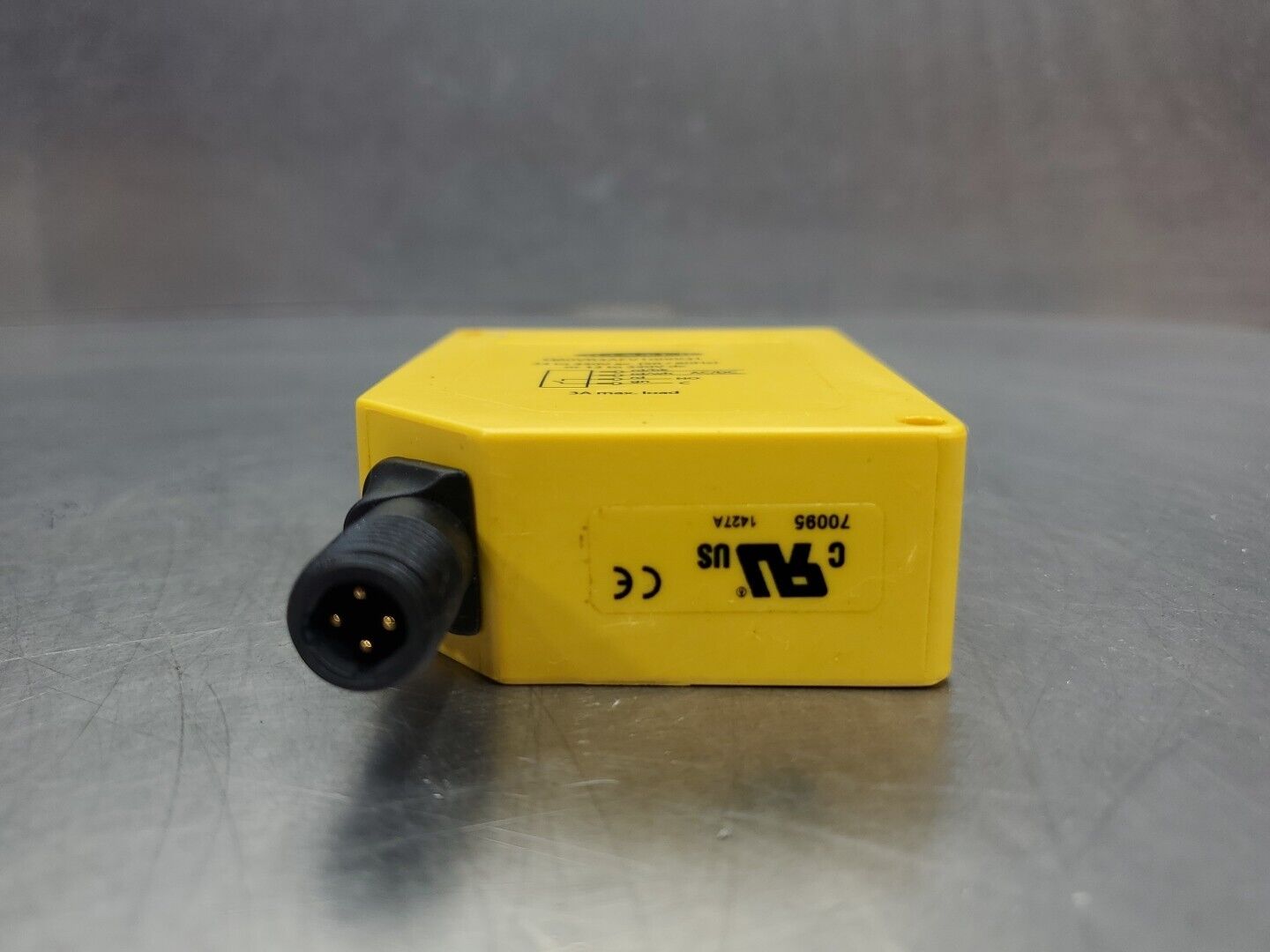 Banner Engineering Q60VR3AFV1000Q1 Adjustable Field Sensor.                5D-15