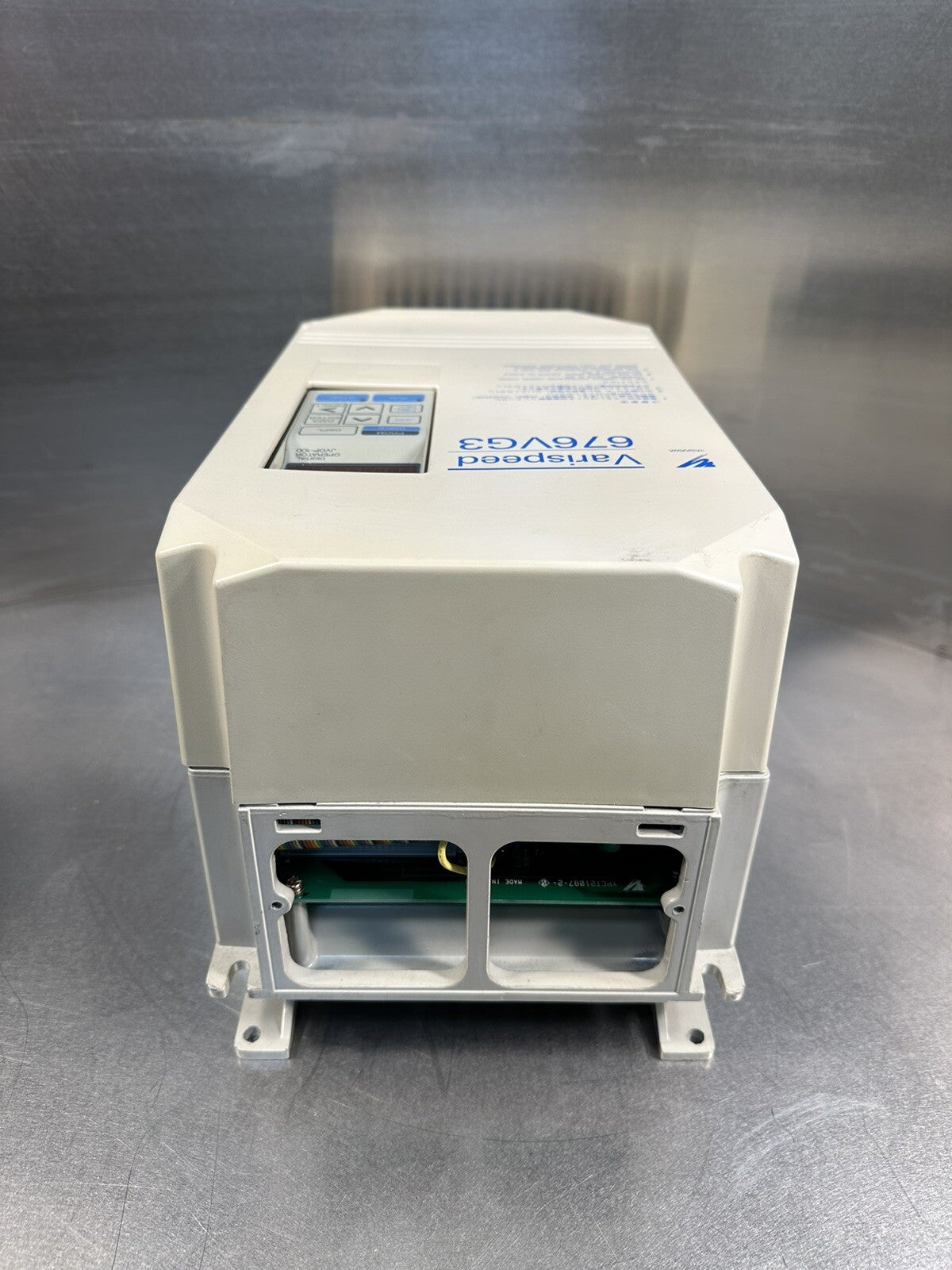 YASKAWA 676VG3  - CIMR-VGU40P7 frequency converter operation.  (Bin 1.1.3)