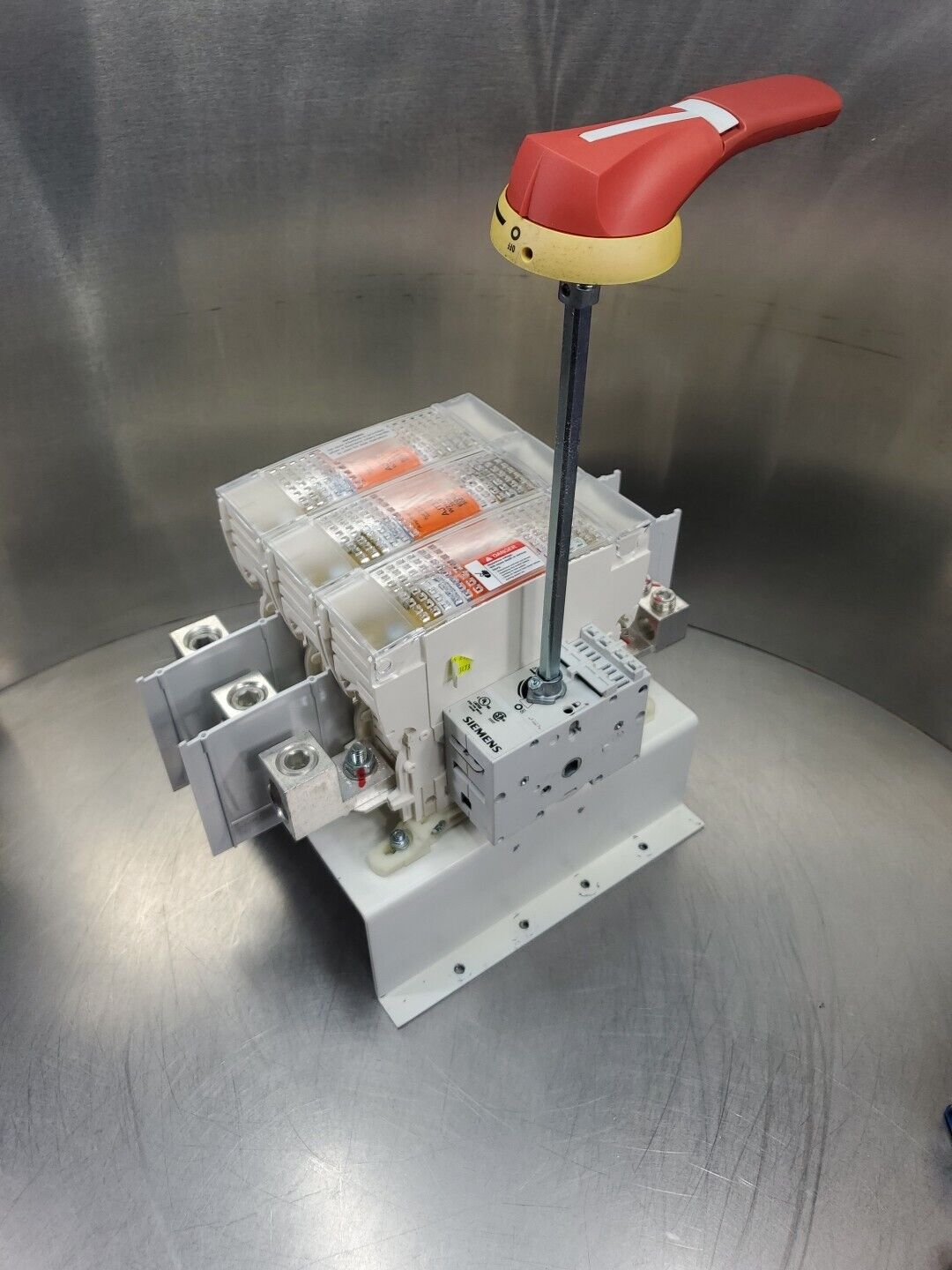 SIEMENS CFS365JN 600VAC/250VDC 350 AMP Fusible Switch w/AJT350 Fuses.         1D