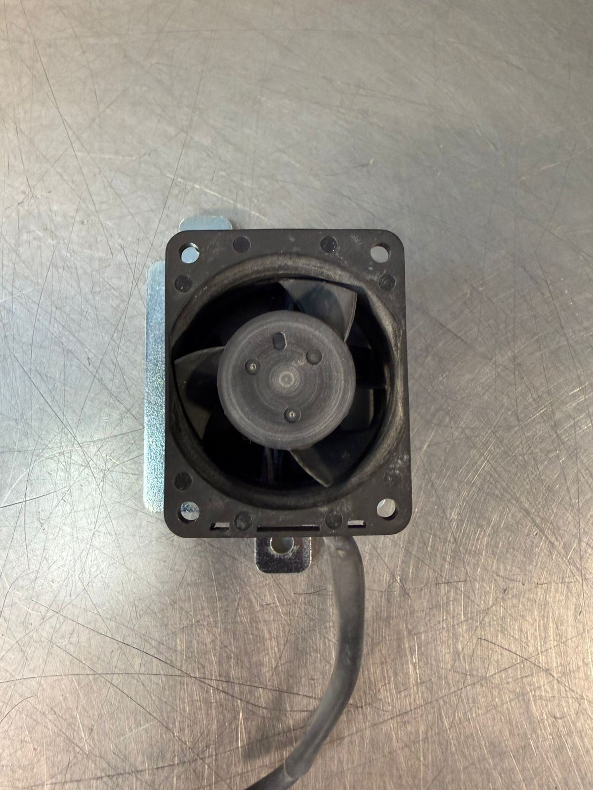 Delta GFB0424VHF F032423 DC 24v  0..33A                            (2.1.5)
