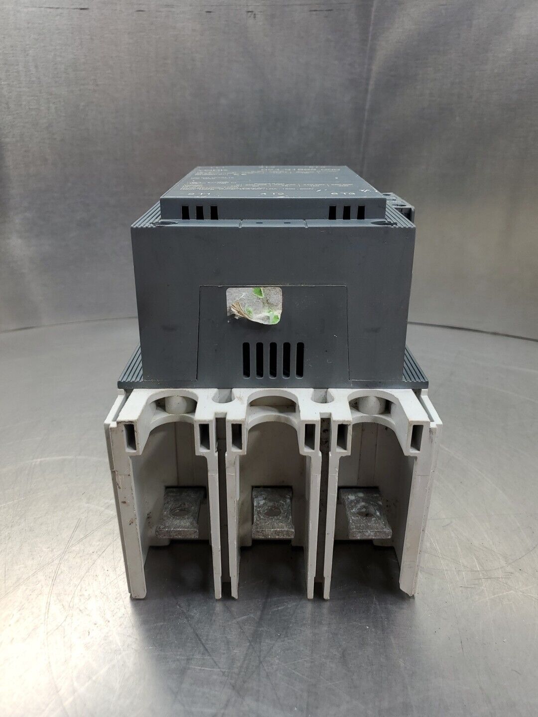 ABB/YORK 024-31893-000 300A 600V Definite Purpose Contactor.               1C-28