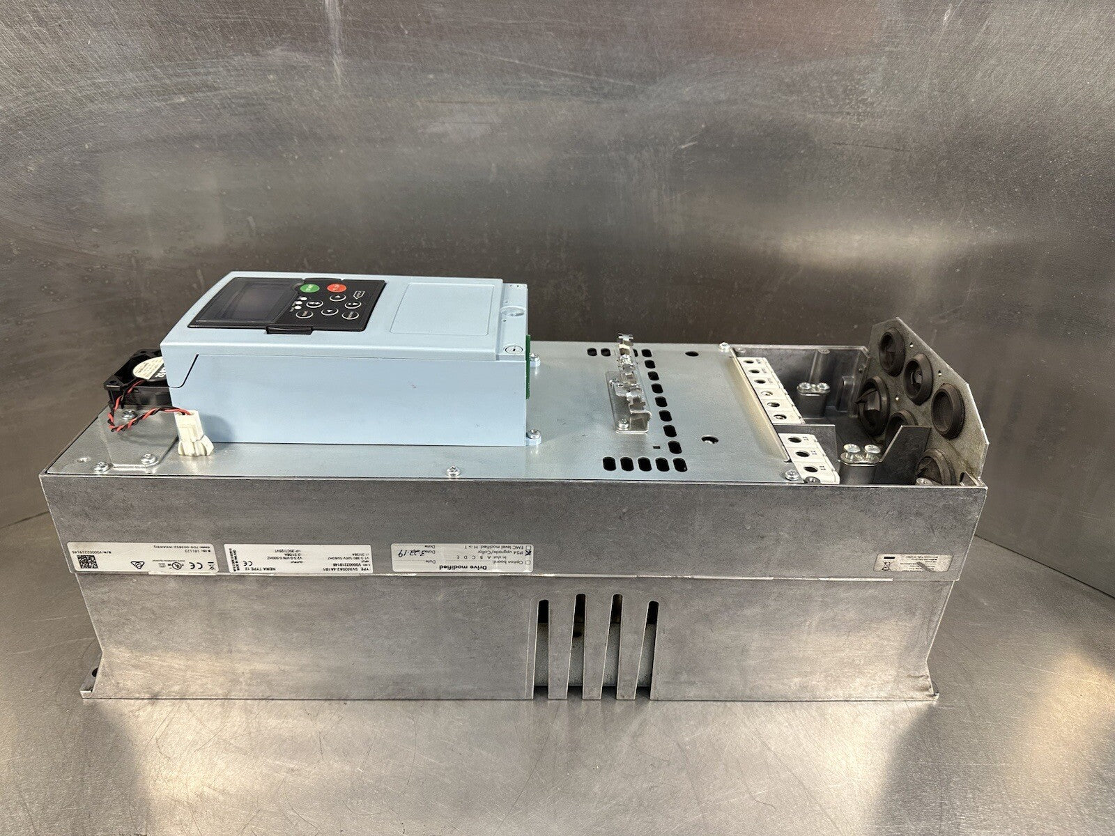 EATON CORPORATION SVX020A2-4A1B1 Drive 20HP 480V (BIN-1.5.4)