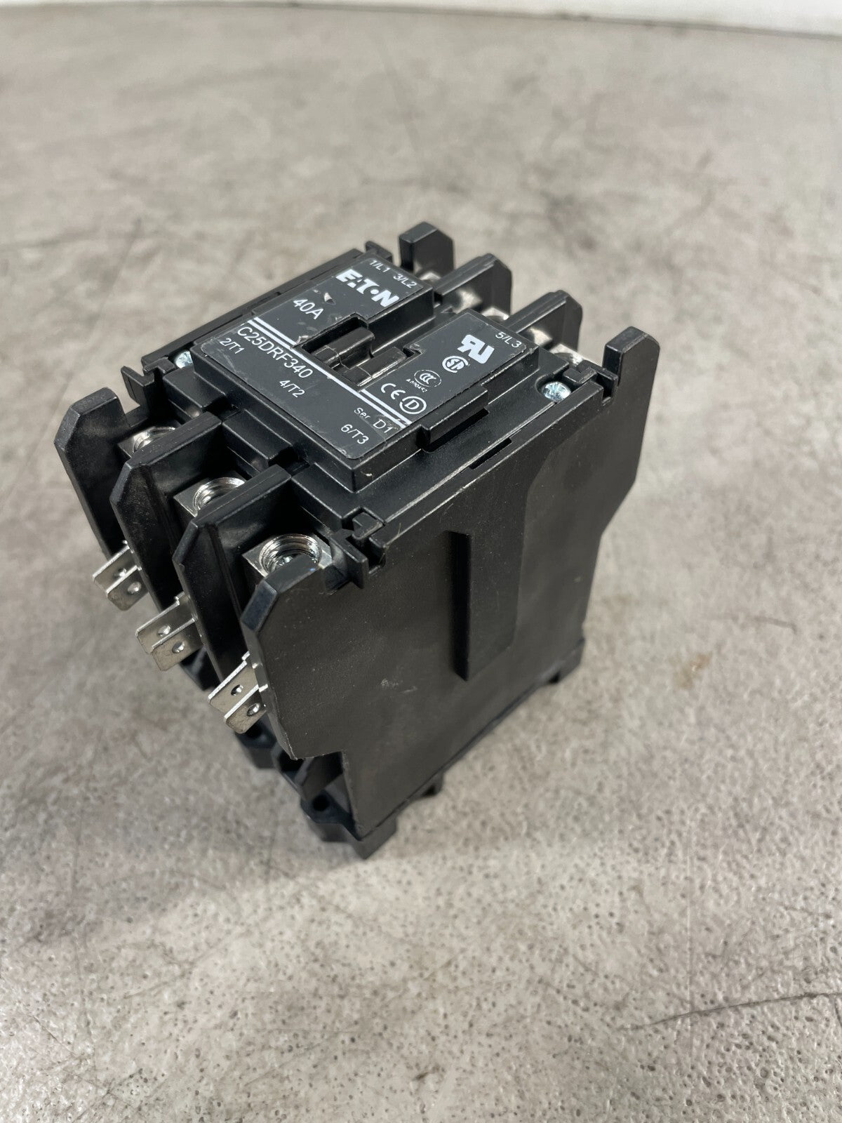 EATON/CUTLER HAMMER C25DRF340 3Pole 40A Coil Voltage 208-240V D1 Contactor 3.3.5