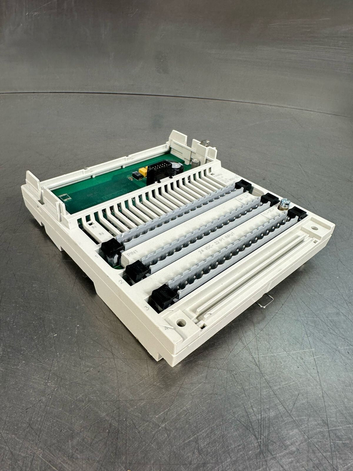 Schneider 170ADI35000 DIGITAL INPUT BASE, 32 PT, 24VDC (7.2.1)