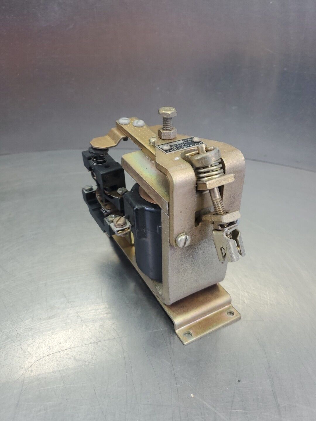 General Eletric IC2820A100-BB 10Amp 600Volt Enclosed Relay.                4E-28