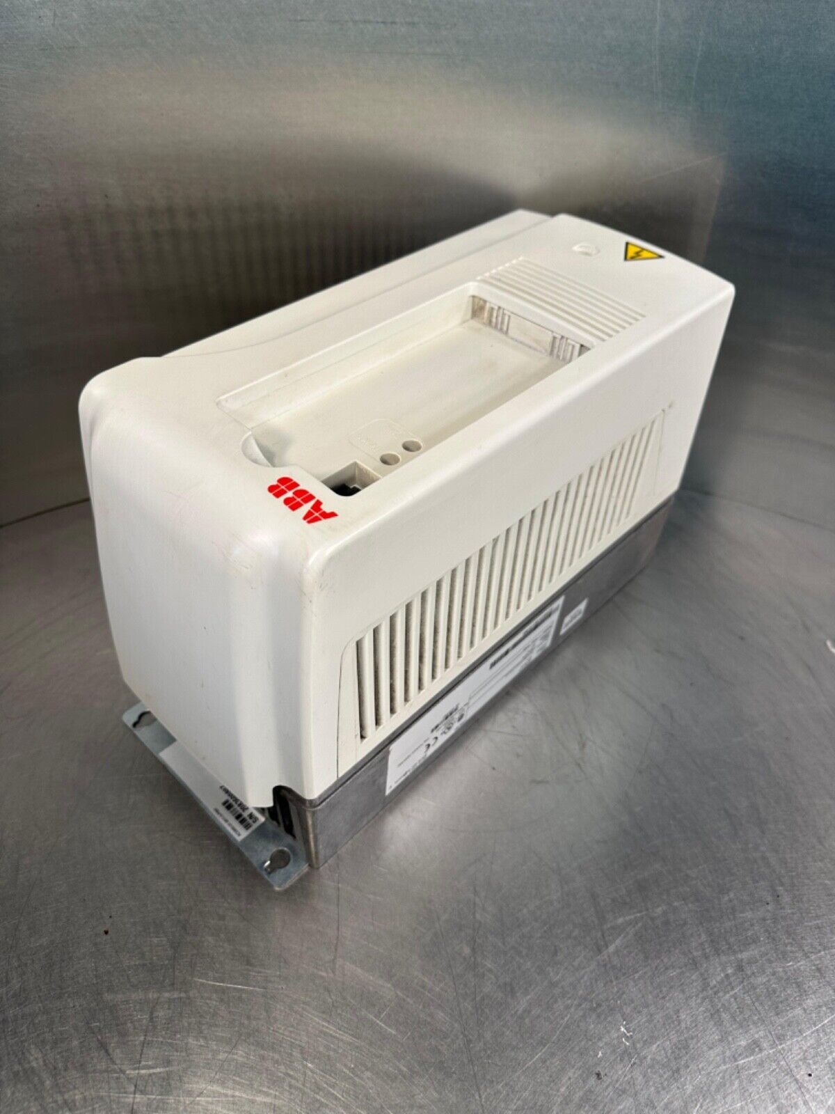 ABB  ACS800-U1-0011-5+901  - 600 v (1A-29)