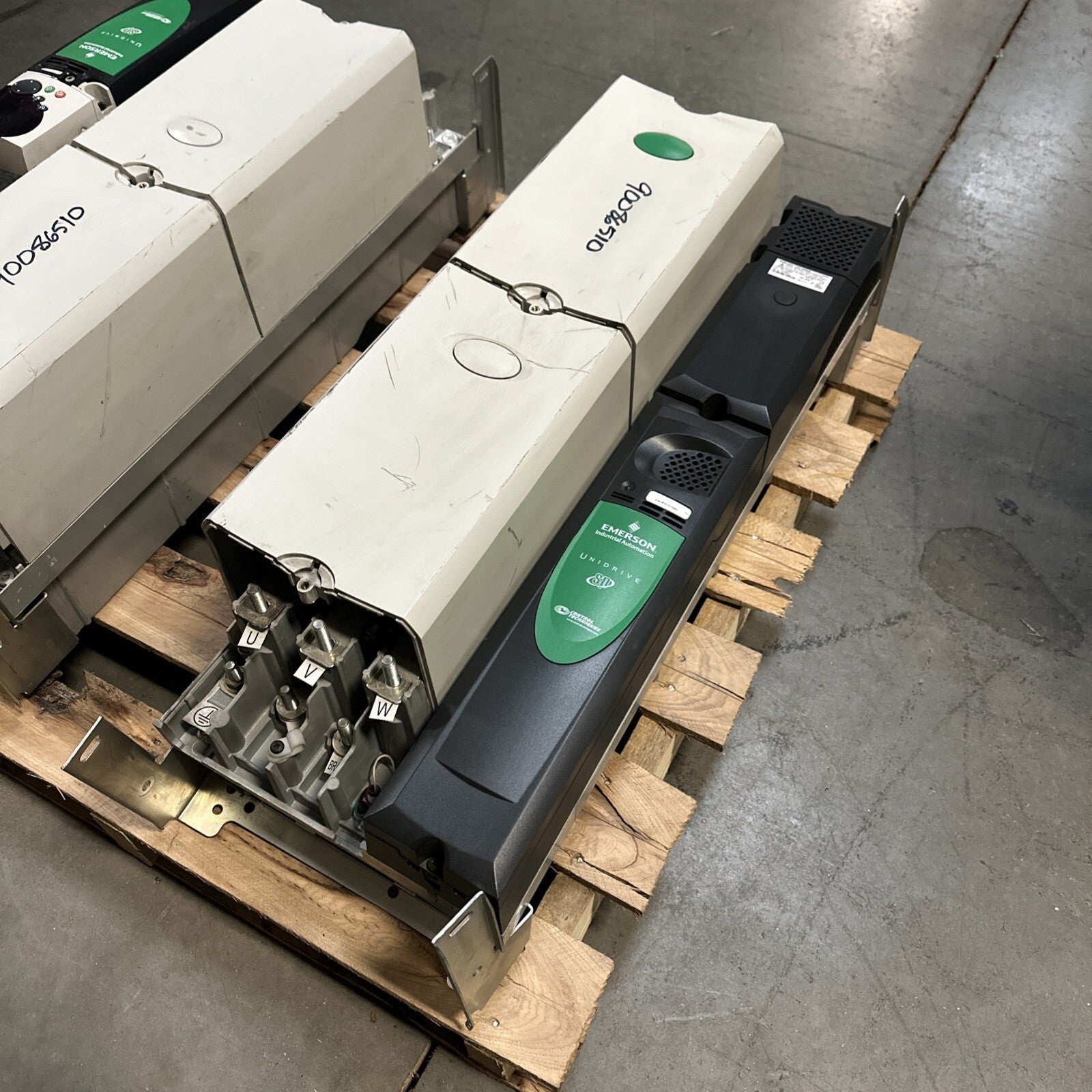 SPMD1404 Emerson Control Techniques VFD, 160/200kW, O/P 0-480V, 290/350A (7.6.2)