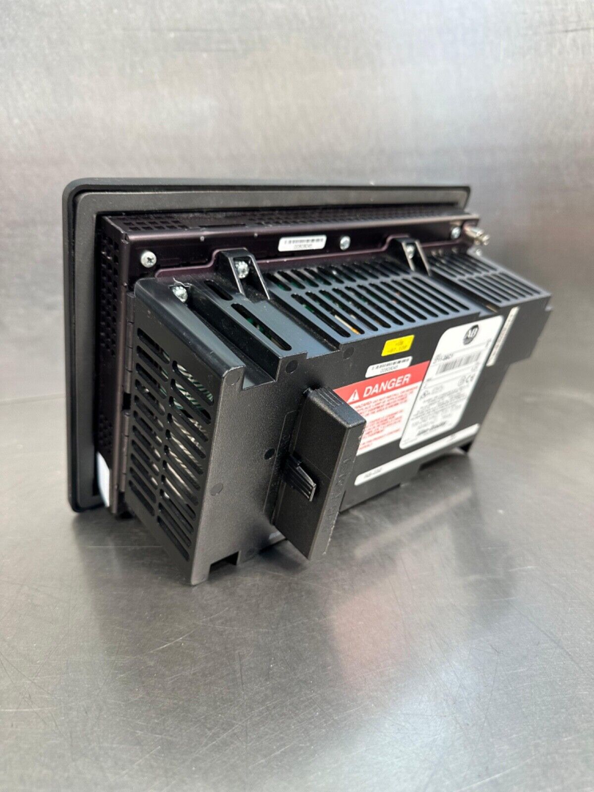 Allen Bradley  Panelwiew  2711-B6C1 SER B  100-240 Vac 50/60 hz (2E-03)