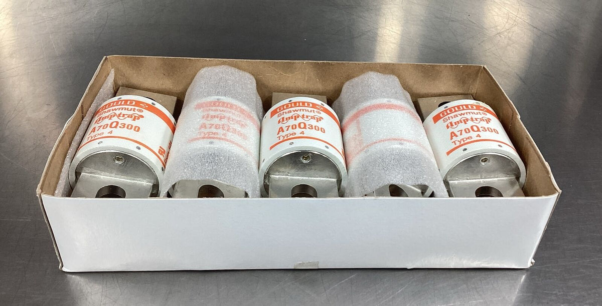 GOULD SHAWMUT  A70Q300-4  FUSE 300 AMPS 700VAC AMP TRAP      4C-34