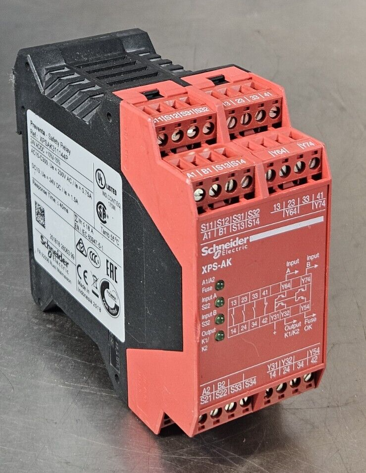 Schneider Electric XPS-AK Safety Relay XPSAK311144P                    (BIN542)