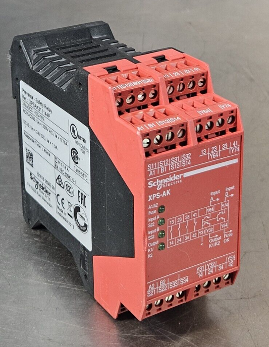 Schneider Electric XPS-AK Safety Relay XPSAK311144P                    (BIN542)