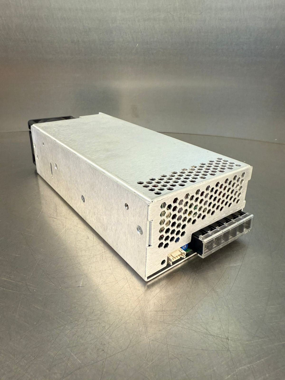 Xp Power HHP650PS15 Inp 100~277Vac 50/60Hz 9A Out 15V-40A         (12.5.5)