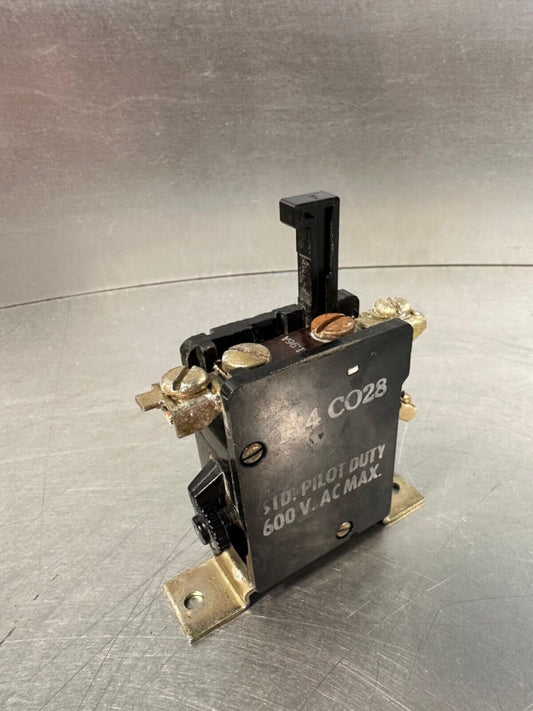 GE 124C028 Relay, 600VAC Std Pilot Duty.                   (4c-39)