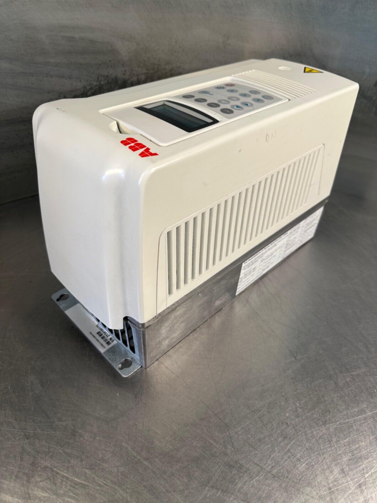 MA-177 ABB ACS800-U1-0009-5+N685+P901  10A  - ABB ACS800 (1A-31)