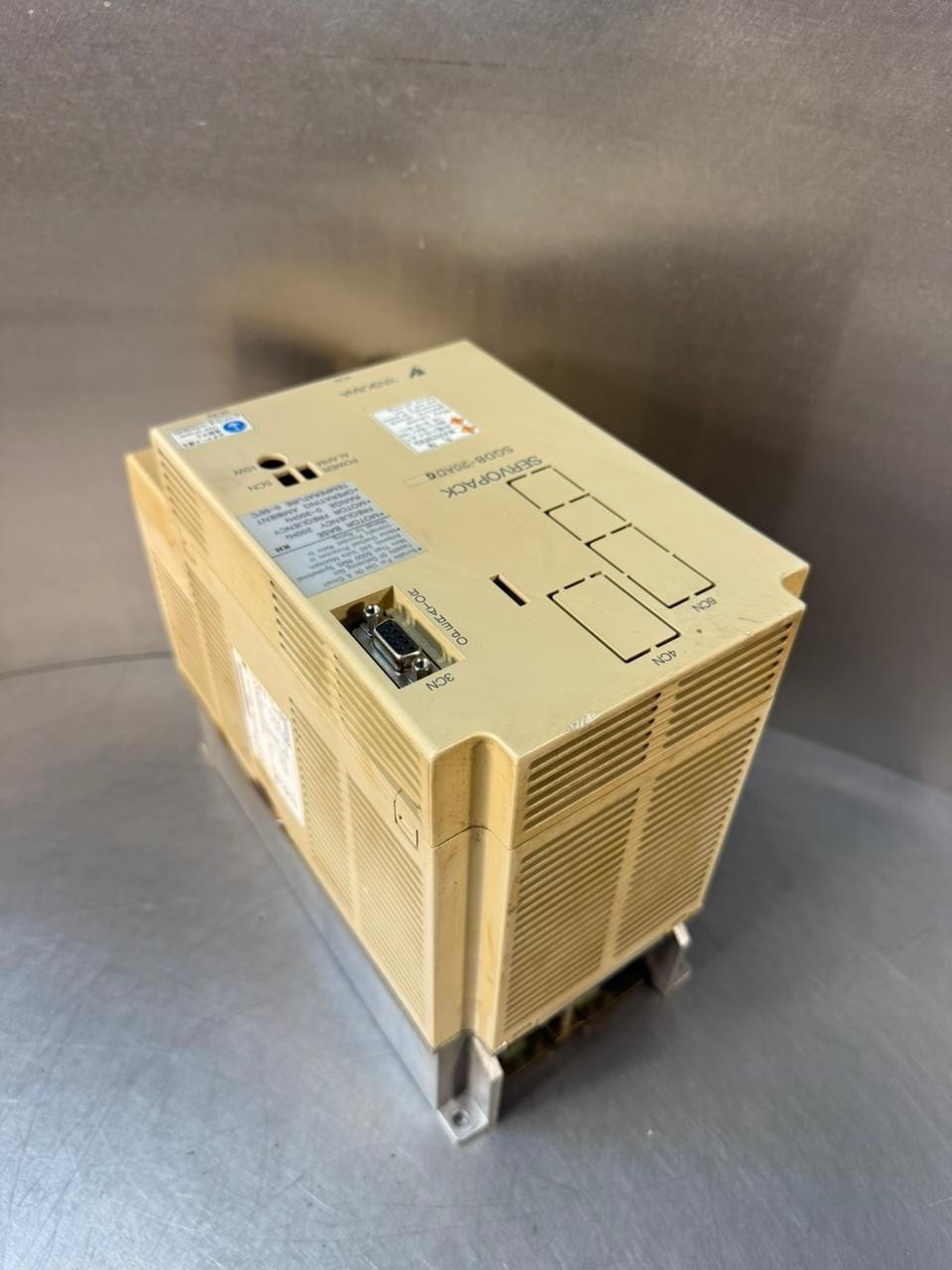 Yaskawa Servopack SGDB-20ADG IN 200-230V 3PH 12A OUT 0-230V        (1.4.1)