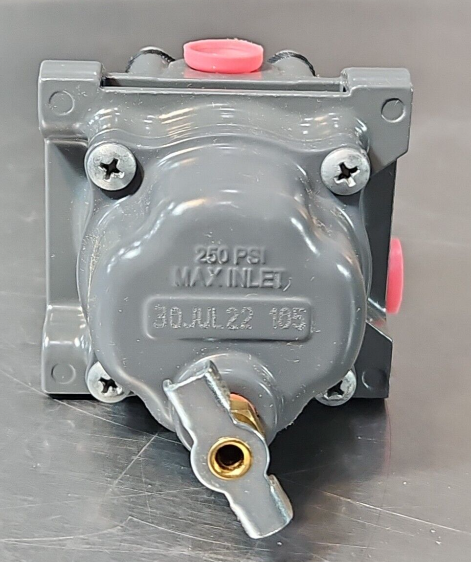 Emerson Fisher 67CFR -1663-38672 Pressure regulator 250 psi              Loc6C5