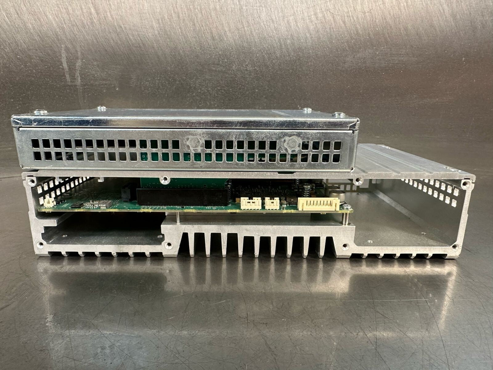 Siemens Simatic Microbox PC 6AG4141-5BG40-0FA0      (6.4.1)