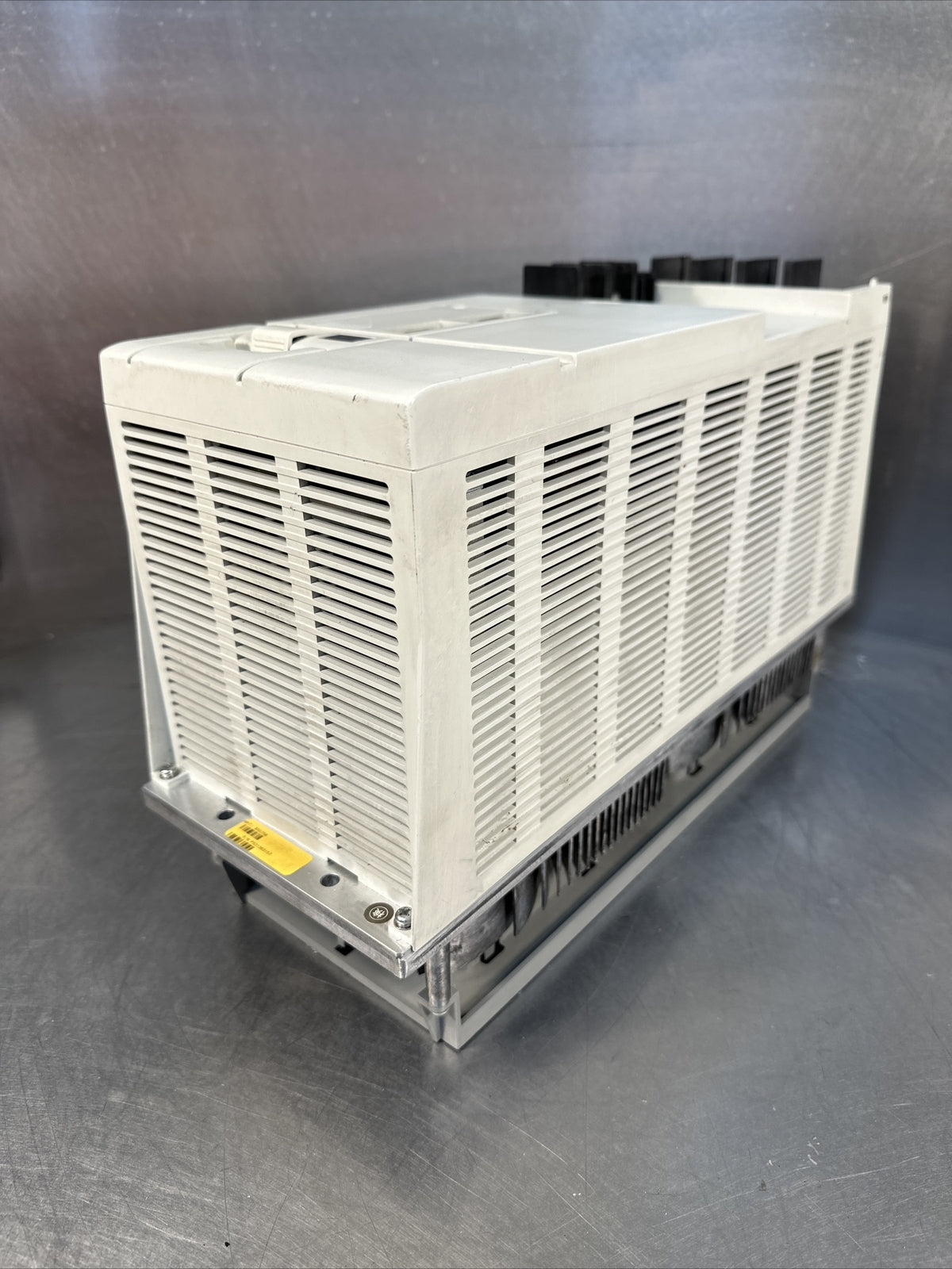 Mitsubishi Electric MDS-C1-CV-300 Servo 30kW 144A 200-230VAC 3Phase (BIN-3.3.3)