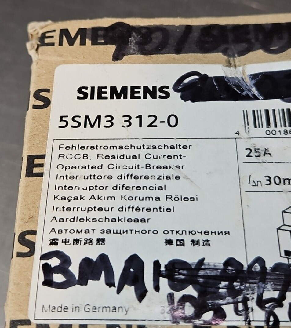 Siemens 5SM3 312-0  Circuit Breaker                                    (BIN423)