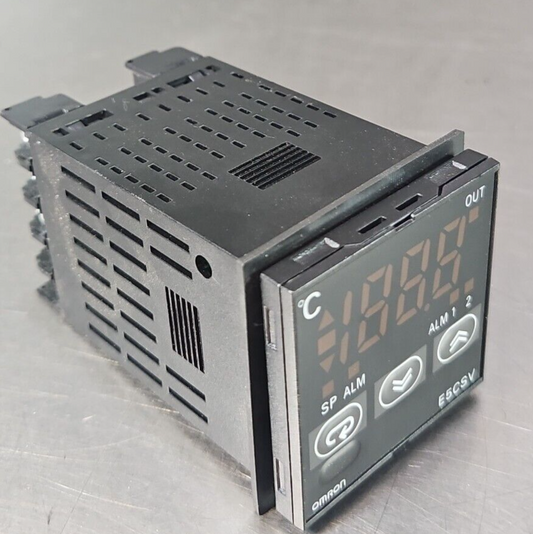 OMRON E5CSV-R2T Temperature Controller                                  (BIN413)