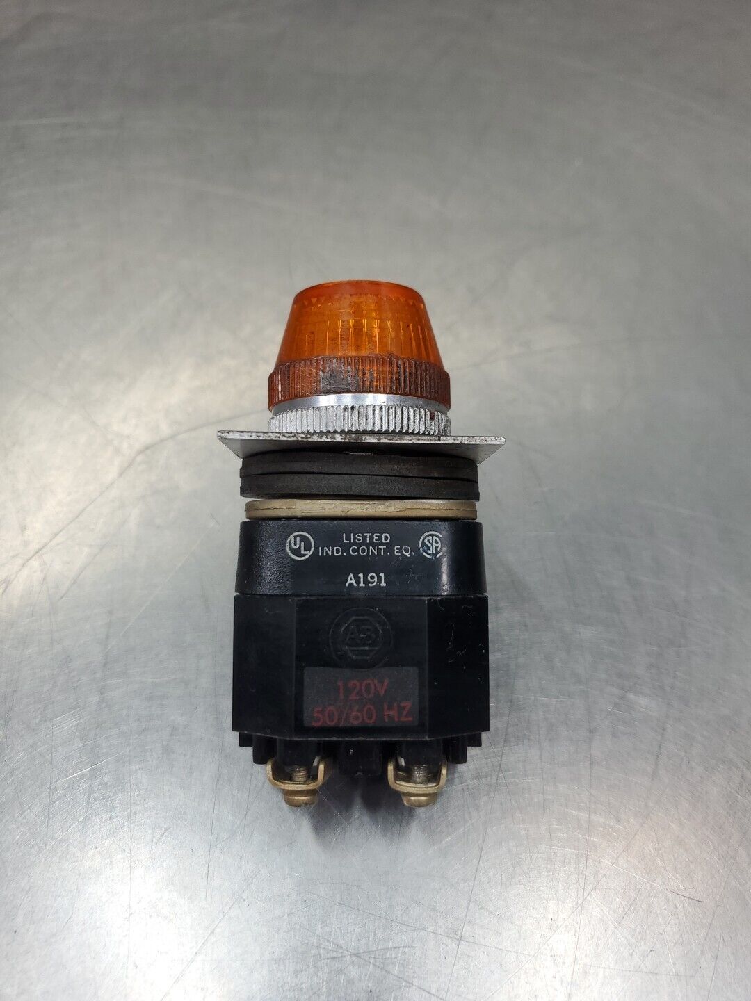 ALLEN BRADLEY 800T-P16 SER B PILOT LIGHT AMBER, 120VAC 50/60HZ.             4D-8