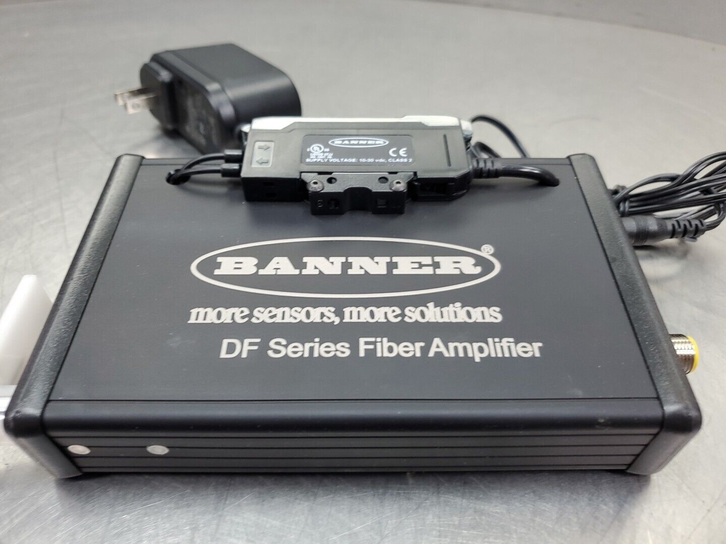 Banner DF Series Long Range Fiber Optic Amplifier.                         5E-21