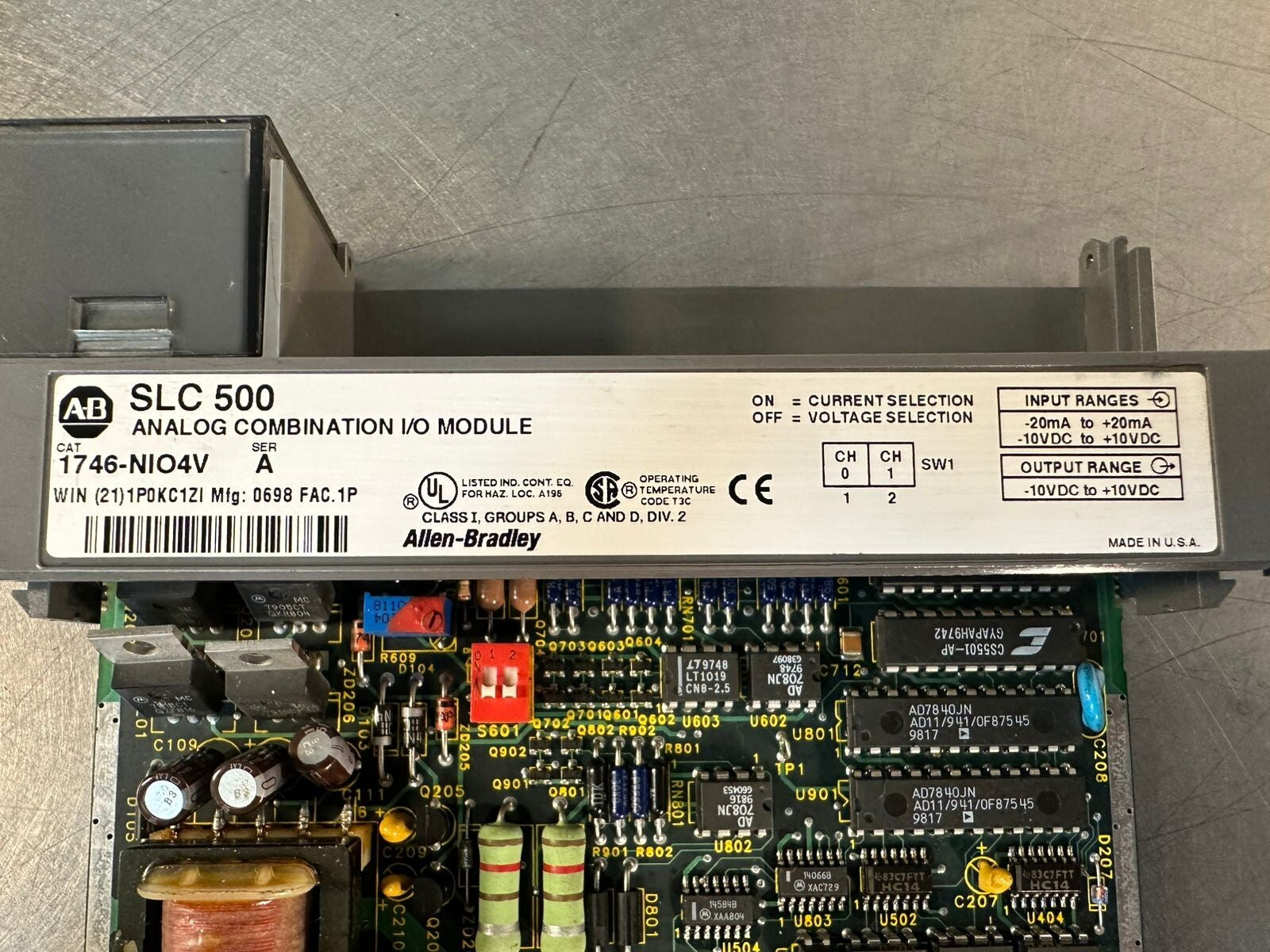 Allen-Bradley 1746-NIO4V /A Analog Combination Module  (4.4.4)