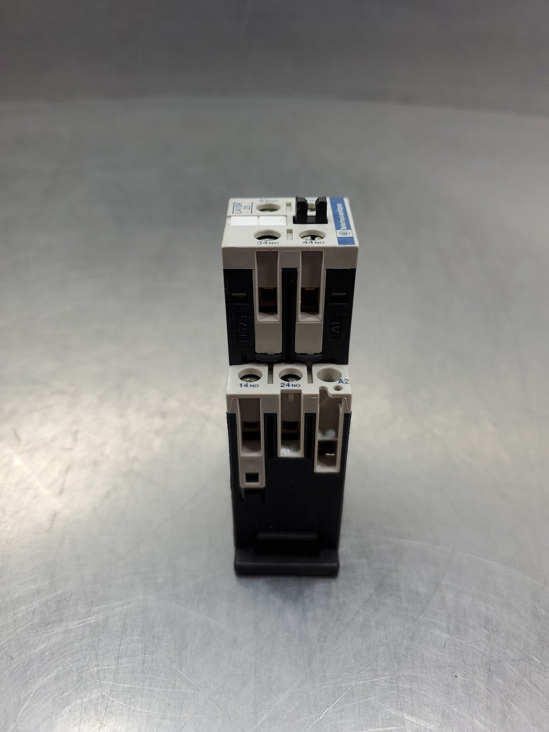 47085304